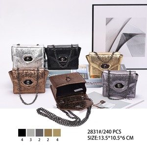 Borsa a Tracolla da Sera in Stile Busta Metallizzata per Donne, con Materiale PU, Tracolla a Catena e Chiusura Magnetica - Product Image 1