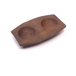 Plateau de service en bois à finition naturelle, forme arrondie, plateau de service en bois pour restaurants, cafés, hôtels, plats, aliments, fruits - Product Image 1