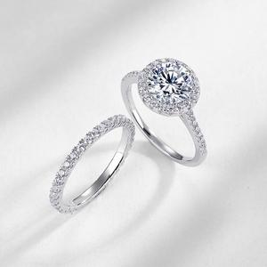 Anillo de Compromiso de Lujo de Plata de Ley con Diamante Moissanita de 1.5ct 2ct 8mm con Diseño de Halo Redondo Personalizado Vvs1 IGI para Mujer - Product Image 4