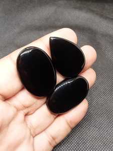 Piedra preciosa ovalada con parte posterior plana de cabujón de ónix negro natural para anillo, colgante o envoltura de alambre - Product Image 2