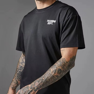 เสื้อยืดสวมหัวพิมพ์ลาย DTG สำหรับผู้ชายโอเวอร์ไซส์ไหล่ตกทรงหลวมแขนสั้นพอดีตัวทำจากผ้าฝ้ายเจอร์ซี่โลโก้ที่กำหนดเอง - Product Image 1
