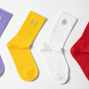 Calcetines de algodón con letras personalizadas de alta calidad en color sólido, bordado de logotipo personalizado ODM disponible Hecho en Vietnam de alta calidad - Product Image 2