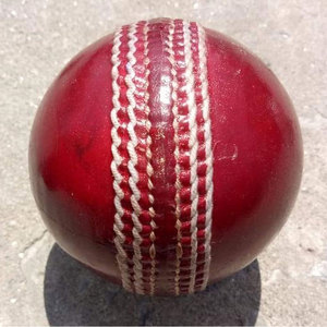 Pelota dura de críquet internacional de piel de vaca con logotipo personalizado para adultos, práctica y juego al aire libre - Product Image 1
