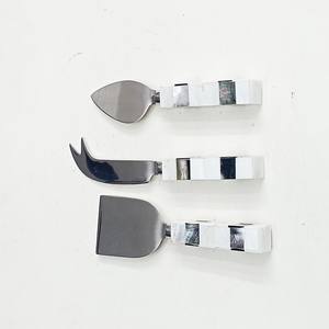 Ensemble de fromages de luxe en acier inoxydable avec poignée carrée faite à la main en nacre Ensemble de fromages de haute qualité - Product Image 1