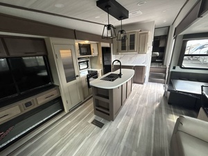 Nouveau K-e-y-s-t-o-n-e C-o-u-g-a-r 29RLI 2026 prêt à la vente - Product Image 2