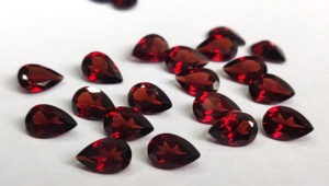 Granate rojo natural Corte de pera 5X7MM Facetado-Granate suelto AAA Calidad superior - Product Image 2