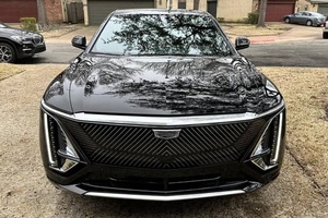 VOITURE ÉLECTRIQUE EXTRÊMEMENT PROPRE 2023 CADILLAC LYRIQ RWD 340-HP EV CROSSOVER BATTERIE 102-KWH PRÊTE À ÊTRE EXPÉDIÉE - Product Image 2