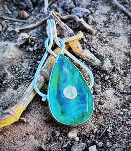 925 Esmeralda de plata esterlina con colgante de ópalo Hermoso colgante de mujer. - Product Image 4