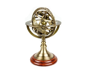 ลูกโลกโบราณทำจากทองเหลืองสำหรับตกแต่งโต๊ะ สามารถปรับแต่งได้ พร้อมลวดลายสลักลูกศร งานหล่อโลหะ ของตกแต่งบ้าน - Product Image 1