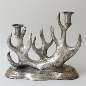 Portavelas de cuerno de Reno fundido de aluminio Vintage con acabado de bronce rústico artesanía artesanal diseñada para interiores decorativos - Product Image 4