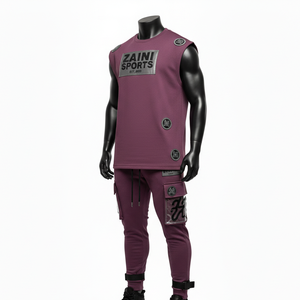 ชุดเซ็ตเสื้อกล้ามและกางเกงคาร์โก้ผู้ชาย ผ้าโพลีเอสเตอร์ผสมสแปนเด็กซ์เนื้อผ้าถักแบบมีลาย 240 GSM สีม่วง พร้อมโลโก้แบบรีดร้อน ชุด 2 ชิ้นสำหรับผู้ชาย - Product Image 4