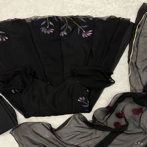 ชุดอานาร์กาลีผ้าจอร์เจตต์ลายเพ้นท์มือ VASTRA COTTAGE พร้อมกางเกงผ้าบัตเตอร์ซิลค์ทรงยาวพลิ้วเต็มตัวเย็บสำเร็จ และผ้าคลุมไหล่เข้าชุด - Product Image 3