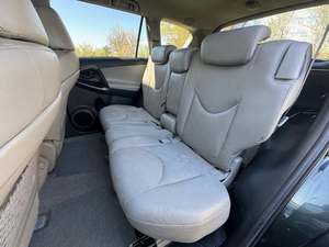 Toyota RAV4 Limited V6 4WD Wagon 2010, essence, boîte automatique, intérieur cuir foncé, taille des pneus R16, conduite à gauche - Product Image 3