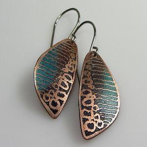 1995 européen en relief deux tons cuivre cadeaux de mariage boucles d'oreilles turc noël nigérian bleu longue antique cuivre feuille boucles d'oreilles - Product Image 5