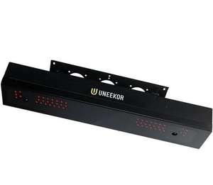 Simulateur de golf Uneekor EYE XR avec moniteur de lancement, design éco-responsable, prise universelle, télémètre, support de balle de golf, pour l'intérieur et l'extérieur - Product Image 1