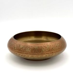 Bol de service de style vintage gravé de fleurs, finition dorée, pour une vaisselle élégante, service festif et occasions spéciales - Product Image 5