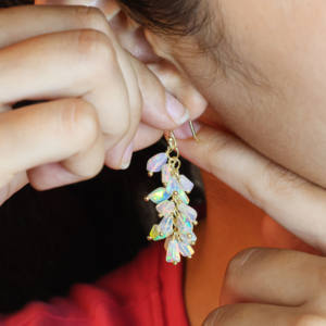 Pendientes de racimo de cuentas de ópalo blanco natural para mujer en Plata de Ley 925, piedra natal llena de oro amarillo, regalo de joyería hecho a mano - Product Image 3