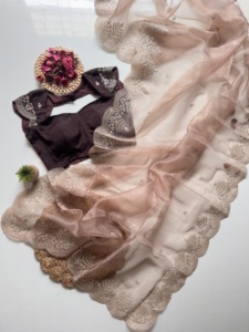 Beau tissu à la mode d'organza de qualité lourde avec l'exportateur et le fournisseur indiens de saree de broderie - Product Image 4