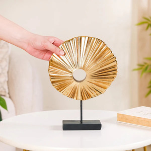 Sculpture de table ronde couleur or Ornements décoratifs en métal Décoration intérieure moderne Accent au prix de gros - Product Image 2
