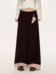 Completo da donna BUFA con pantaloni a gamba larga a pois e risvolto a contrasto in 100% cotone, ideale per le donne alla moda 2026 - Product Image 1