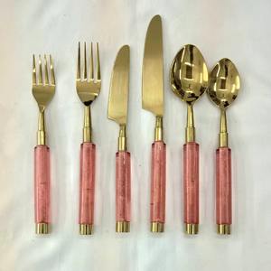 Couverts en acier inoxydable plaqué couleur argent avec manche en bois de qualité supérieure Ensemble de 5 fourchette cuillère couteau couverts allant au lave-vaisselle - Product Image 4