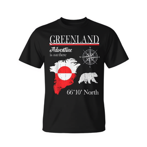 Camiseta Greenland Adventure con diseño de bandera y oso, estampado de mapa de latitud norte de 6610', ropa unisex - Product Image 2