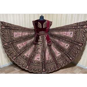 Conjunto de Lehenga Choli Largo hasta el Suelo, Moderno y Exquisito, en Tela de Red Beige con Bordado Intrincado de Motivos de Pavo Real para Fiestas de Invierno, Venta al Por Mayor - Product Image 3