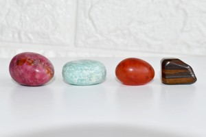 Bracelet de qualité supérieure, écologique, en pierres naturelles de naissance CANCER, perles roulées de 8 mm avec trou de 1 mm, carte zodiacale, idéal pour les cadeaux d'astrologie - Product Image 3
