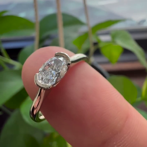 Bague de fiançailles ovale est-ouest à demi-sertissage certifiée IGI, bijoux en diamant - Product Image 4
