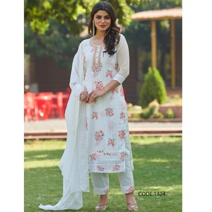 Salwar Kameez pakistanais de qualité supérieure avec des motifs uniques et des détails artisanaux disponibles en vrac - Product Image 1