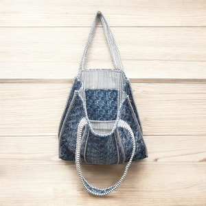 Sac fourre-tout matelassé en velours vintage pour femme avec fermeture éclair, léger et avec poches intérieures - Design bohème bleu subtil pour l'hiver - Product Image 2