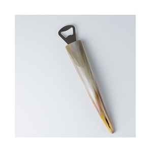 Ouvre-bouteille en corne naturelle faite à la main utilitaire de conception de collection élégant et durable rustique pour les amateurs de bar à vin de bière - Product Image 2
