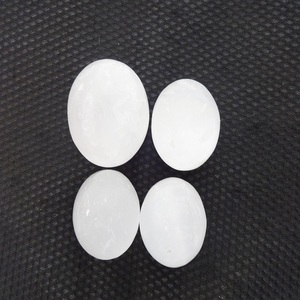 Sphère de pierre de cristal de sélénite blanche Style pierre précieuse polie artisanat en pierre semi-précieuse pour boule de guérison décorative Reiki - Product Image 4