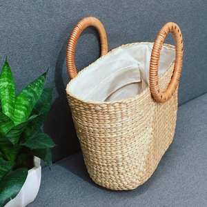 Bolsas de jacinto de agua tejidas de bambú de estilo clásico marrón claro más vendidas Material de mimbre para decoración navideña hecho en Vietnam - Product Image 2