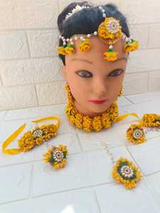 Conjunto de joyas florales amarillas y blancas artificiales hechas a mano, perfectas para Haldi Mehendi Mayoon, eventos nupciales, Nikkah, regalos de bodas en la playa - Product Image 6