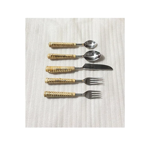 Ensemble de couverts en acier inoxydable personnalisé à cinq pièces avec manche en rotin, design appât, écologique, accessoires de table pour fête, cuisine - Product Image 1