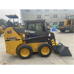 Chargeuse compacte sur pneus Xc740k 2012 Jaune/Noir avec godet hydraulique – Équipement de construction robuste, moteur Volvo 0-2000 - Product Image 3