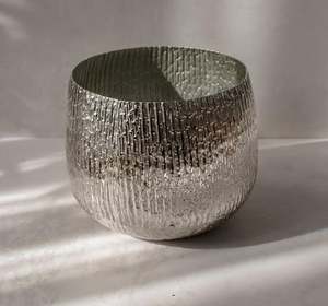 Vases décoratifs élégants en métal plaqué or faits à la main pour la maison pour les coins latéraux ou les fleurs de chambre à coucher de table centrale - Product Image 2