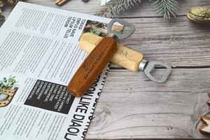 Ouvre-bouteille de bière en bois à poignée personnalisable de haute qualité Ouvre-bouteille en bois de qualité - Product Image 5