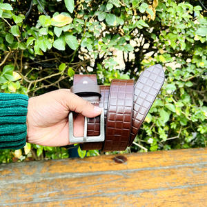 Nouvelle pyramide P2C Vintage perforé Uni-sexe ceinture en cuir formelle véritable cuir de buffle boucle ardillon Look de luxe 40MM largeur - Product Image 6