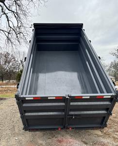 Remorque à benne basculante robuste 7X14 avec système hydraulique, état neuf, pour usage agricole, à vendre - Product Image 4