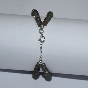 Labradorite naturelle semi-précieuse Bracelet fait main. Bracelet avec chaîne ajustable pour homme femme et fille en argent sterling 925 - Product Image 1