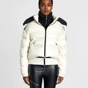 Haute qualité craie OEM femmes grande taille courte à capuche Performance doudoune matelassée bulle vers le bas hiver doudoune pour les femmes - Product Image 1