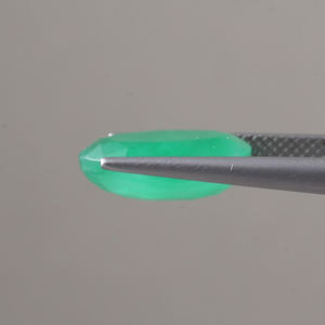 มรกตธรรมชาติ รับรองโดย IGI ขายส่งพลอยเม็ดเดี่ยว 4.81 กะรัต รูปทรงวงรี 14x9 มม. คุณภาพเยี่ยม สีเขียว ขัดเงา/เคลือบน้ำมัน - Product Image 2