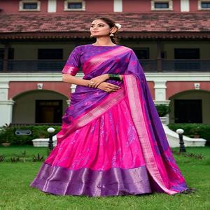 Excelente traje de moda elegante Dola Silk Lehenga Choli & Dupatta con estampado Shibori y trabajo de tejido Zari Proveedor indio - Product Image 1