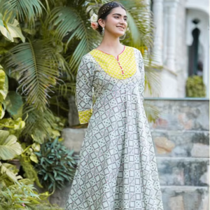 Kurti Anarkali en coton imprimé multi-géométrique pour femmes avec col rond et manches trois quarts, conçu pour un port confortable - Product Image 1