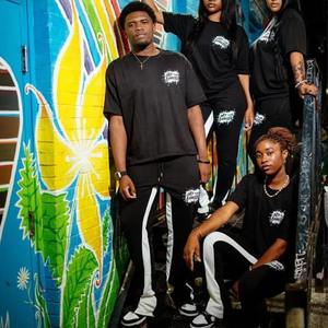 Survêtement OEM Streetwear Jogging Costume Coton Flare Survêtement Personnalisé Évasé Pantalon de Survêtement et Sweat Shirt Ensembles Hommes et Femmes - Product Image 4