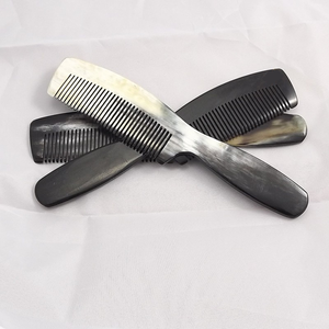 Peigne en corne de buffle meilleur cadeau coiffant les cheveux vrai buffle boeuf gravé peigne en corne Style maison peigne en corne de buffle - Product Image 1