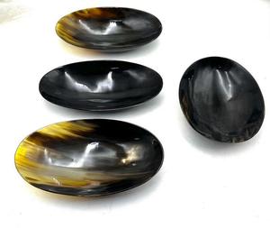 Cuenco Tradicional de Cuerno de Búfalo Natural con Diseño Brillante y Forma Redonda, Incluye Cuchara de Cuerno Estilo Ángel - Product Image 2