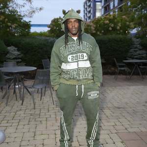 Ensemble OEM de sweats à capuche et pantalons de survêtement personnalisés Combinaison de survêtement baggy Ensemble de jogging Streetwear gris surdimensionné pour homme Fabricant de survêtements - Product Image 1